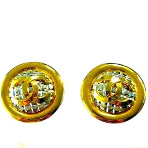 Authentic Chanel Vintage Gold CC Clip on Earrings